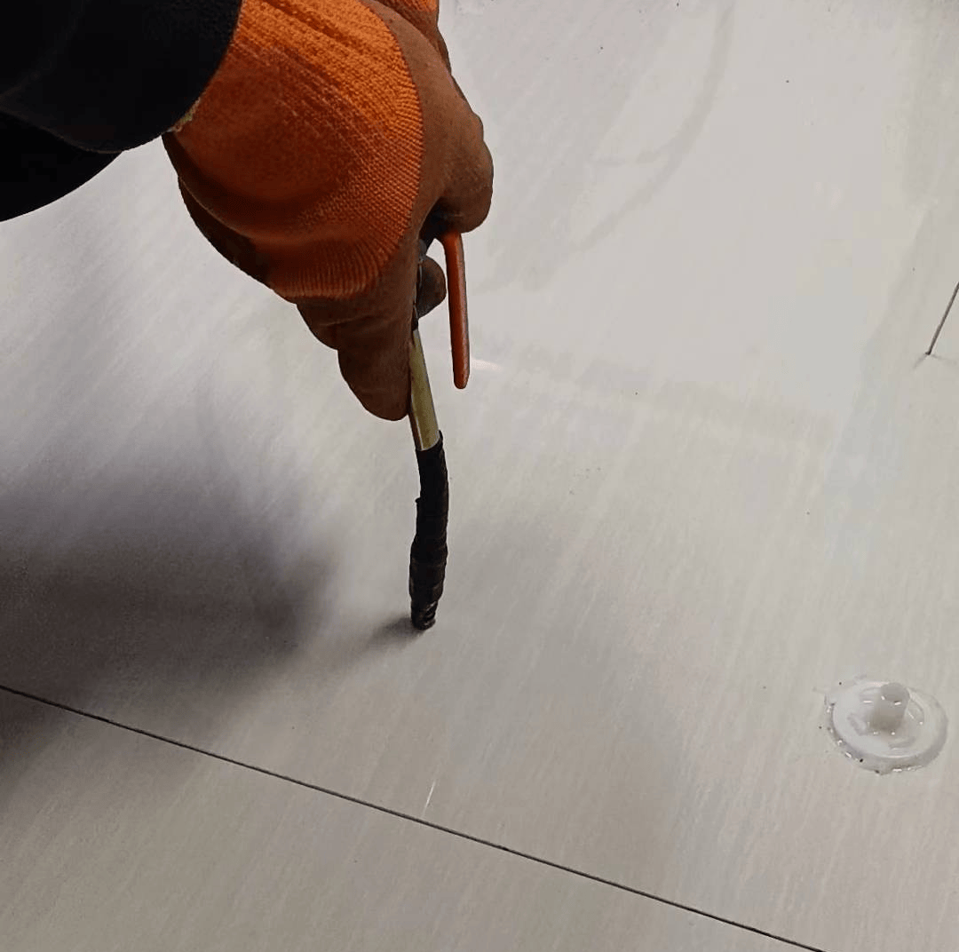 瓷砖空鼓怎么处理?(瓷砖空鼓怎么处理最省事)